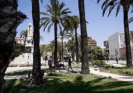 Una de las últimas intervenciones fueron los caminos de albero que cruzan la plaza y el monumento.