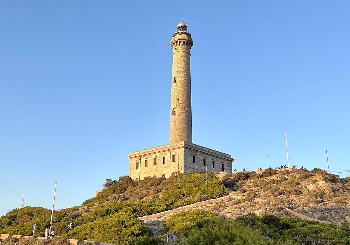 Así es el faro de Cabo de Palos por dentro: la visita para descubrir todos sus rincones.