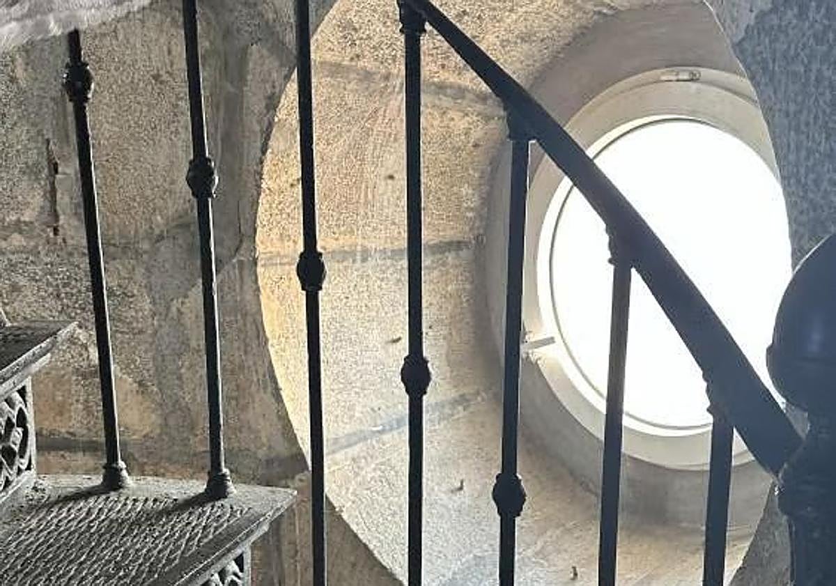 Imagen principal - Así es el faro de Cabo de Palos por dentro: la visita para descubrir todos sus rincones