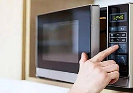 Seis alimentos que nunca deberías recalentar en el microondas.