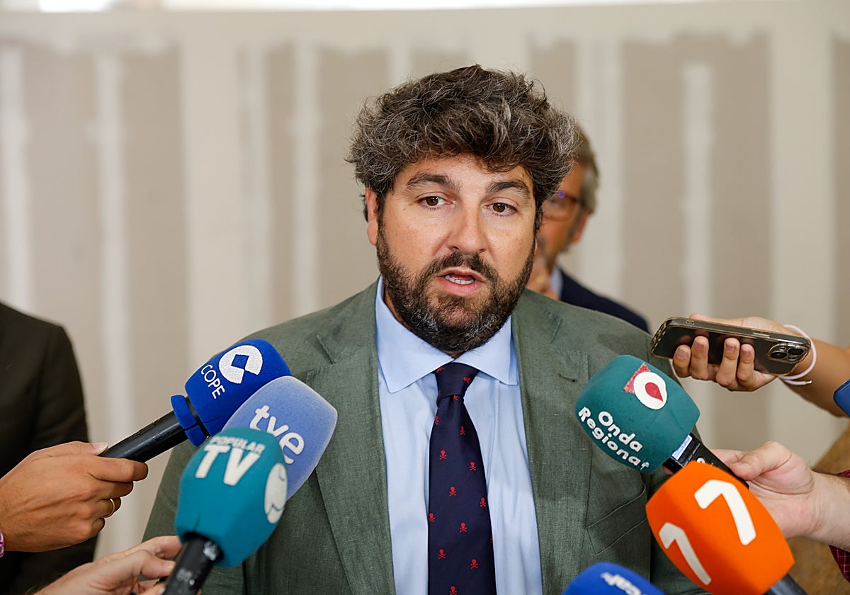 López Miras durante su comparecencia ante los medios de comunicación.