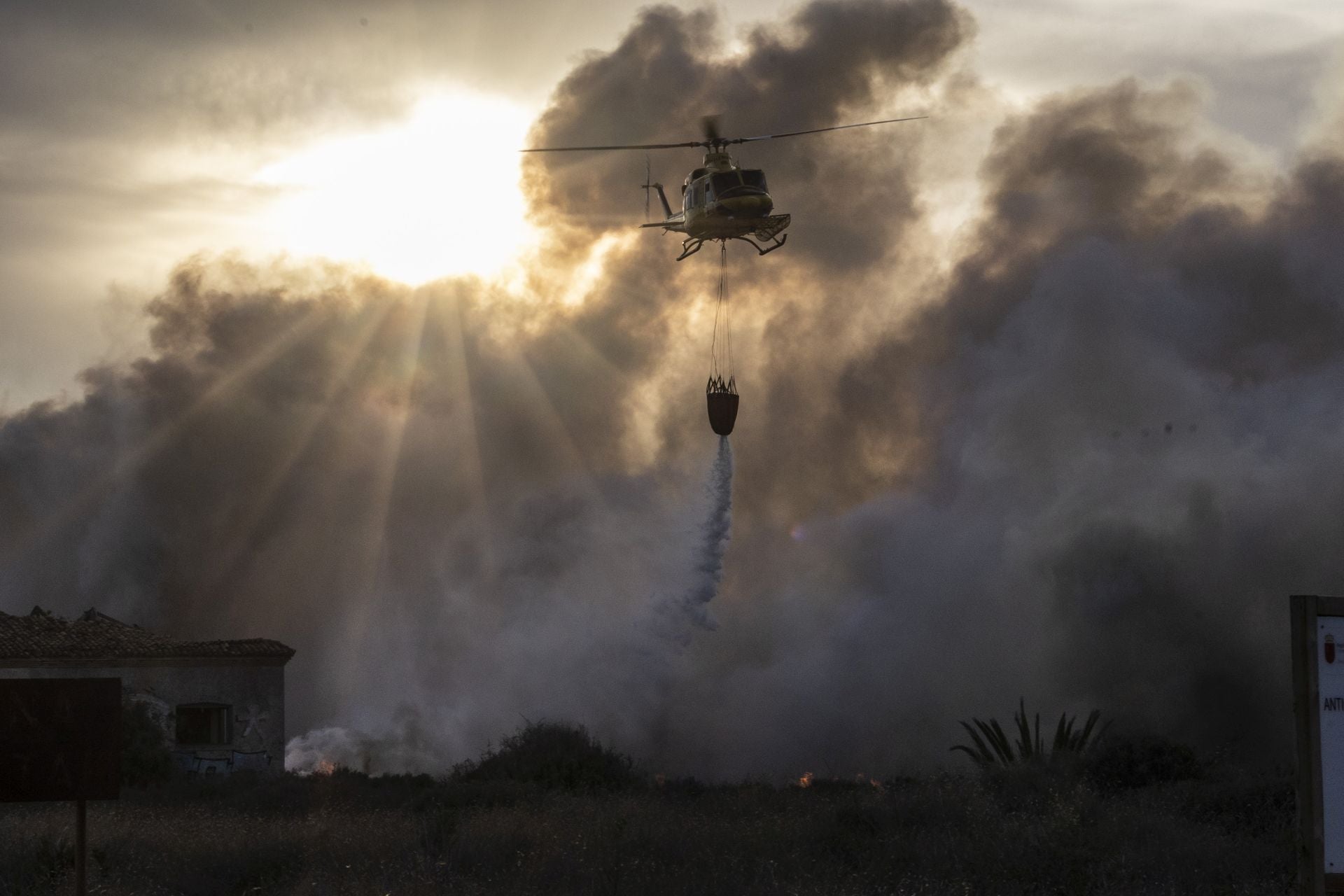 El incendio forestal del Carmolí, en imágenes