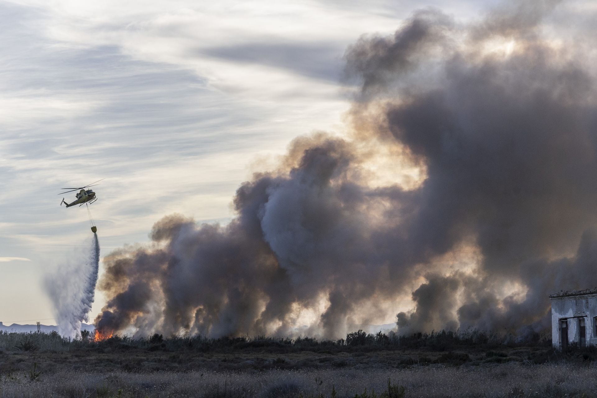 El incendio forestal del Carmolí, en imágenes