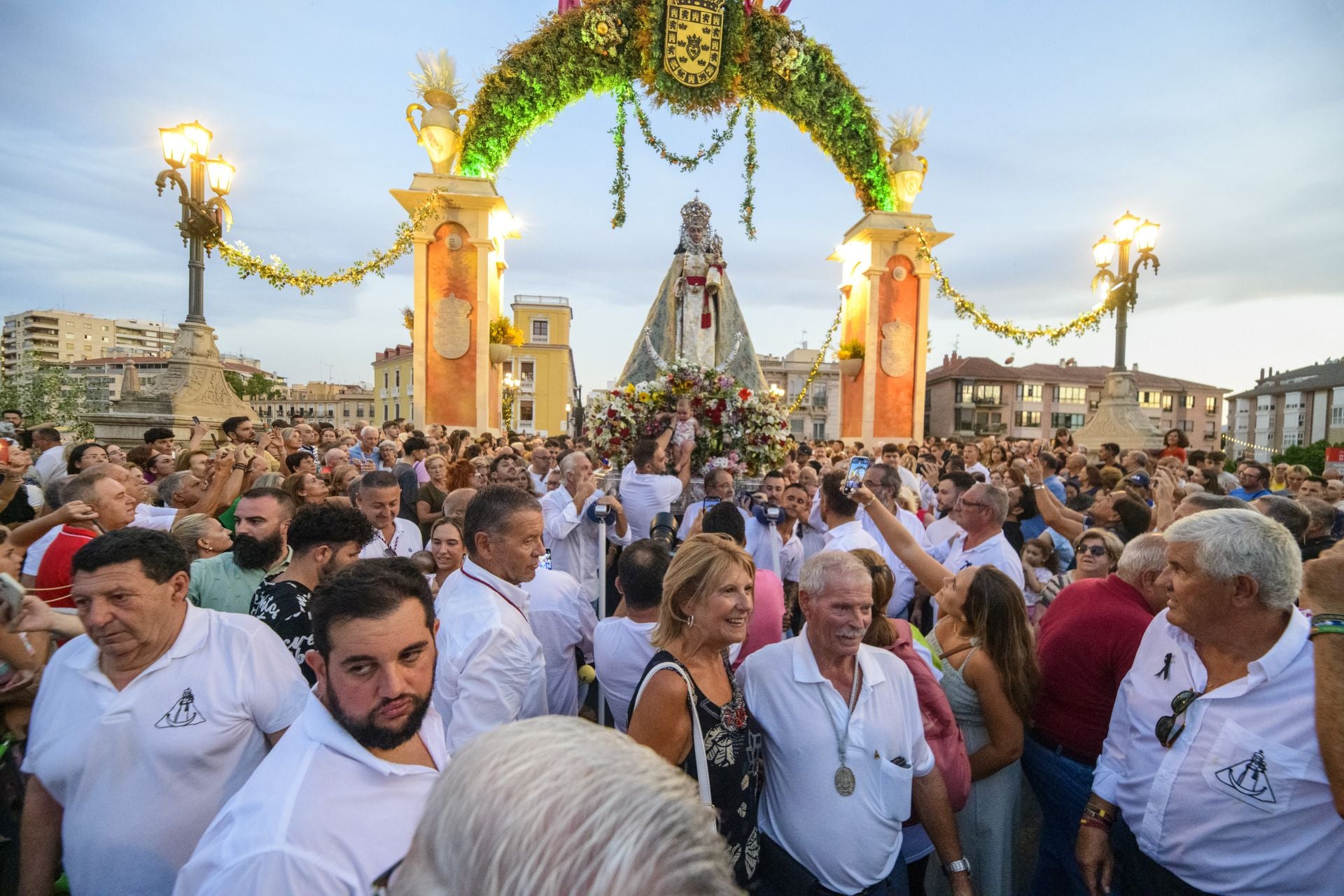 Las imágenes del recibimiento en Murcia a la Virgen de la Fuensanta