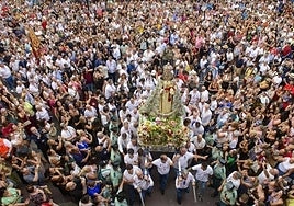 Miles de murcianos reciben a la Virgen de la Fuensanta.