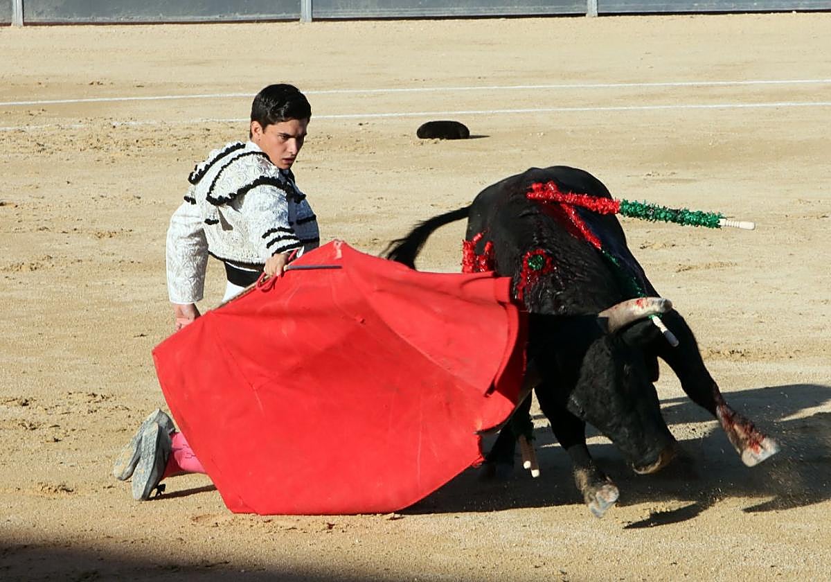Inicio de faena de rodillas de Jesús Romero, ayer, en Calasparra.