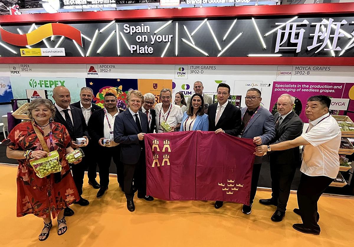 La consejera Sara Rubira durante la presentación del Congreso Mundial de Uva de Mesa durante la celebración de la feria Asia Fruit Logistica en Hong Kong.