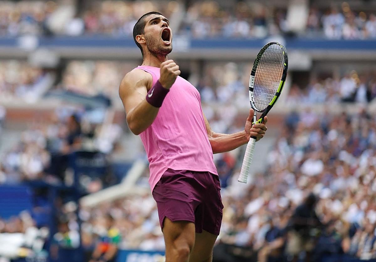 Carlos Alcaraz, este viernes, celebra un punto frente a Djokovic.