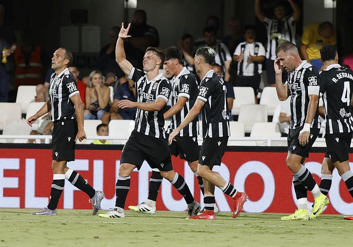 Pablo Larrea celebra celebra el gol frente al Atlético Madrileño, este viernes.