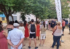Concentración del pasado jueves en la urbanización.