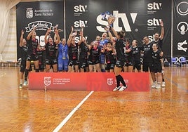 Las jugadoras de La Boca Te Lía de Alcantarilla celebrando el título de la Copa Federación, hace unos días.