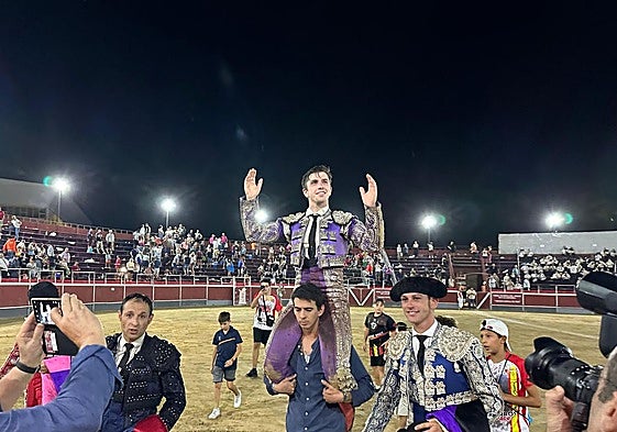 Salida a hombros de Joao D´Alva.