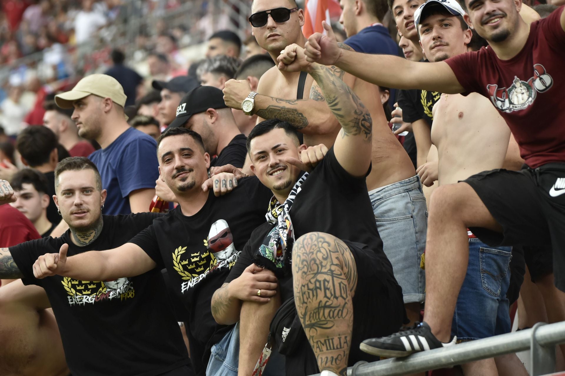 La grada celebra la victoria del Real Murcia, en imágenes