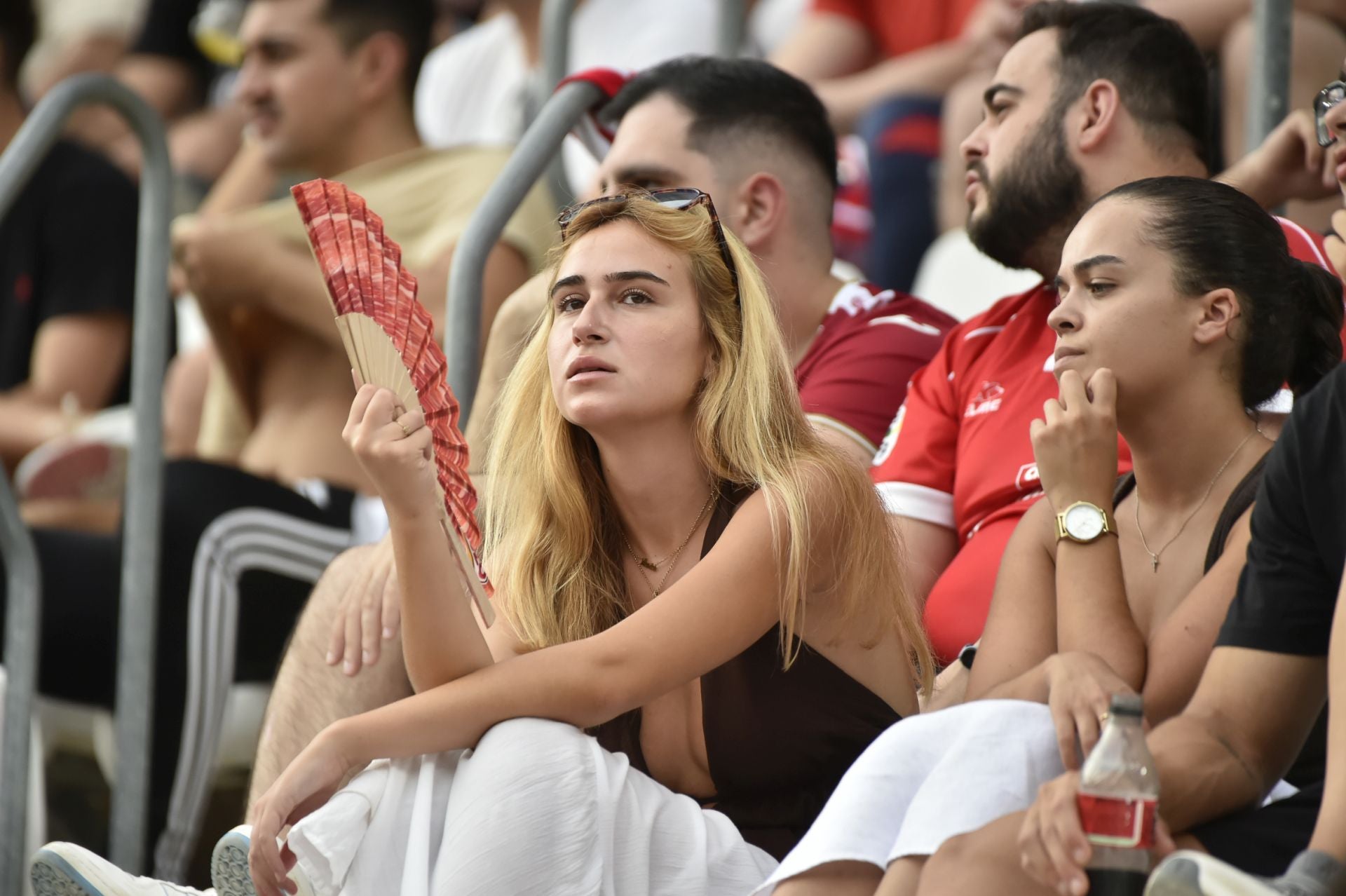 La grada celebra la victoria del Real Murcia, en imágenes