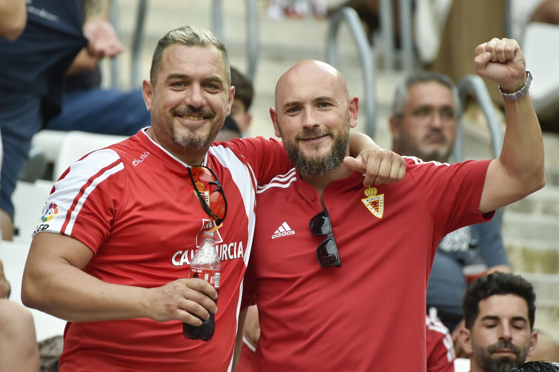 La grada celebra la victoria del Real Murcia, en imágenes