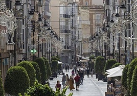 La calle del Carmen, ayer, recién engalanada para las fiestas de Carthagineses y Romanos.