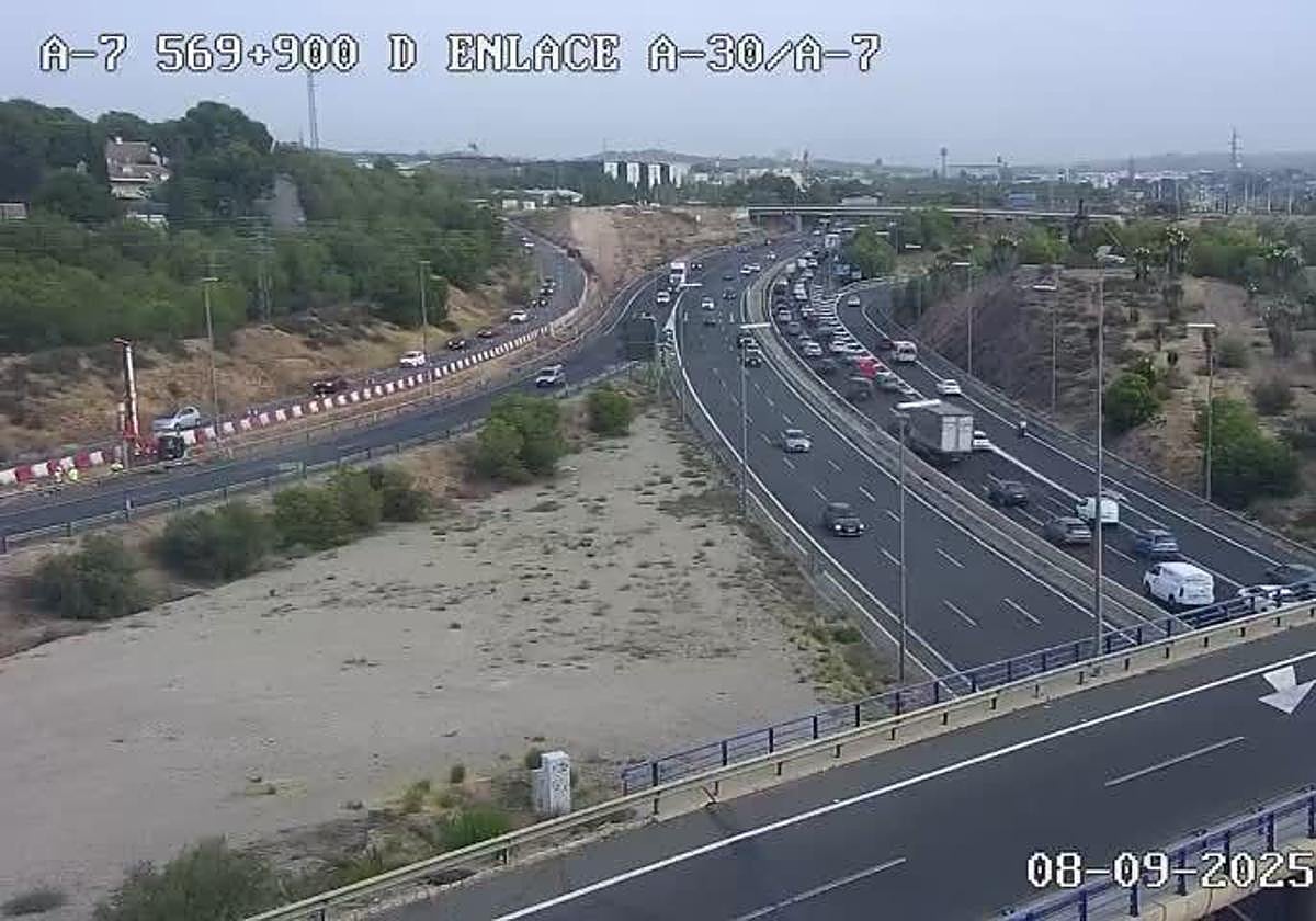 Retenciones este lunes en la A-30 a su paso por Murcia.
