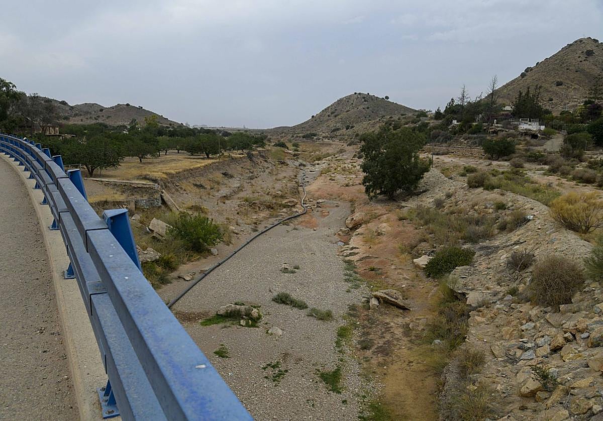 Rambla del Albujón, en El Estrecho de Fuente Álamo, este martes.