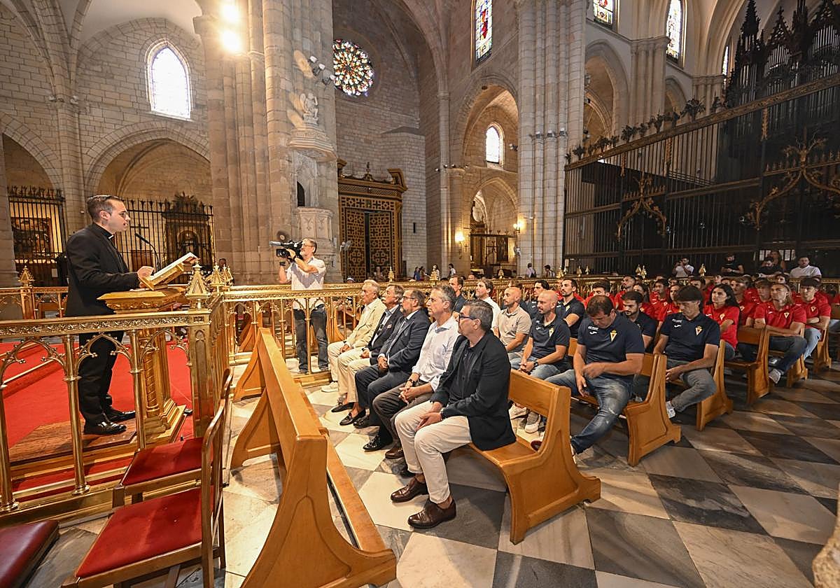 En imágenes, la ofrenda del Real Murcia a La Fuensanta
