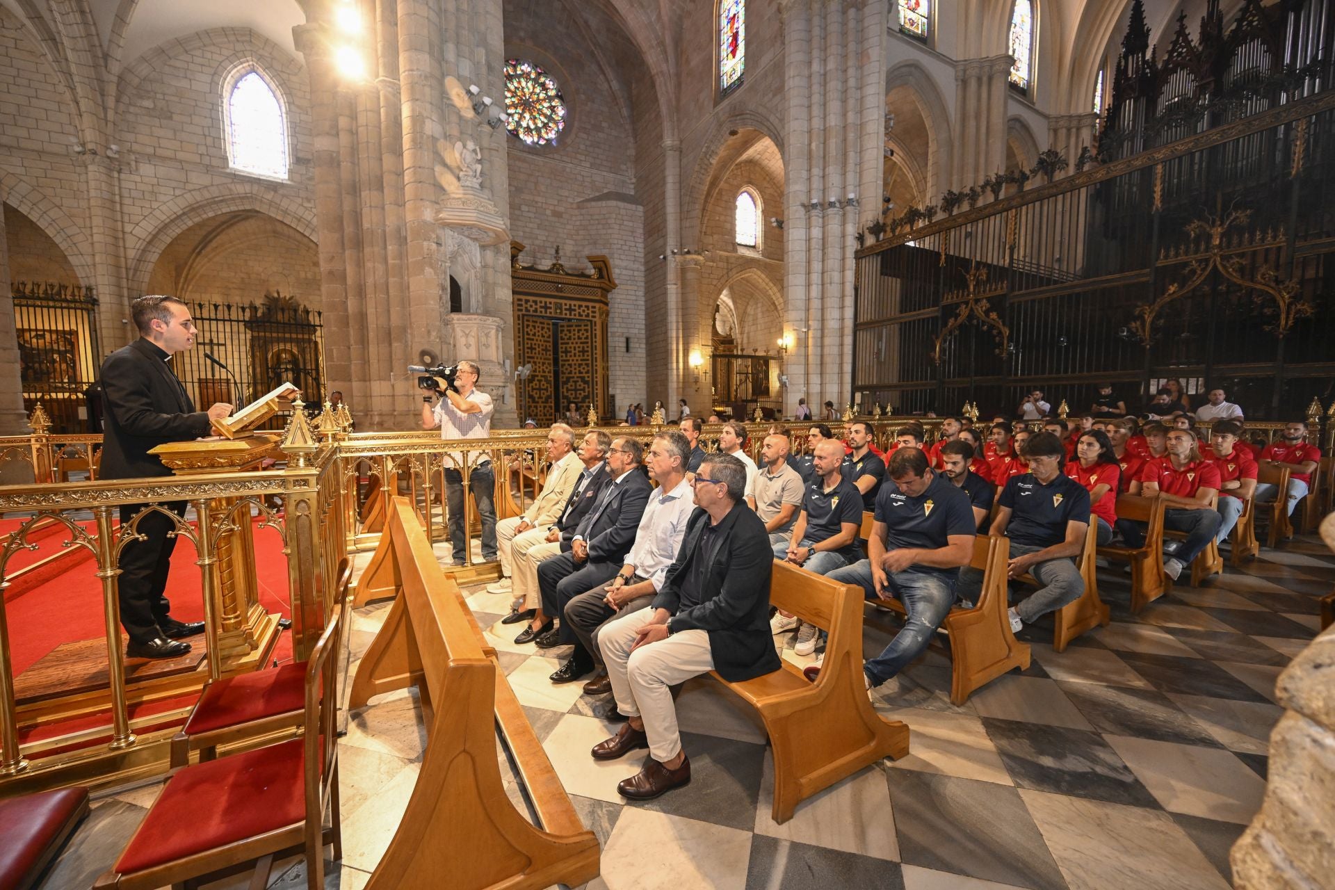 En imágenes, la ofrenda del Real Murcia a La Fuensanta