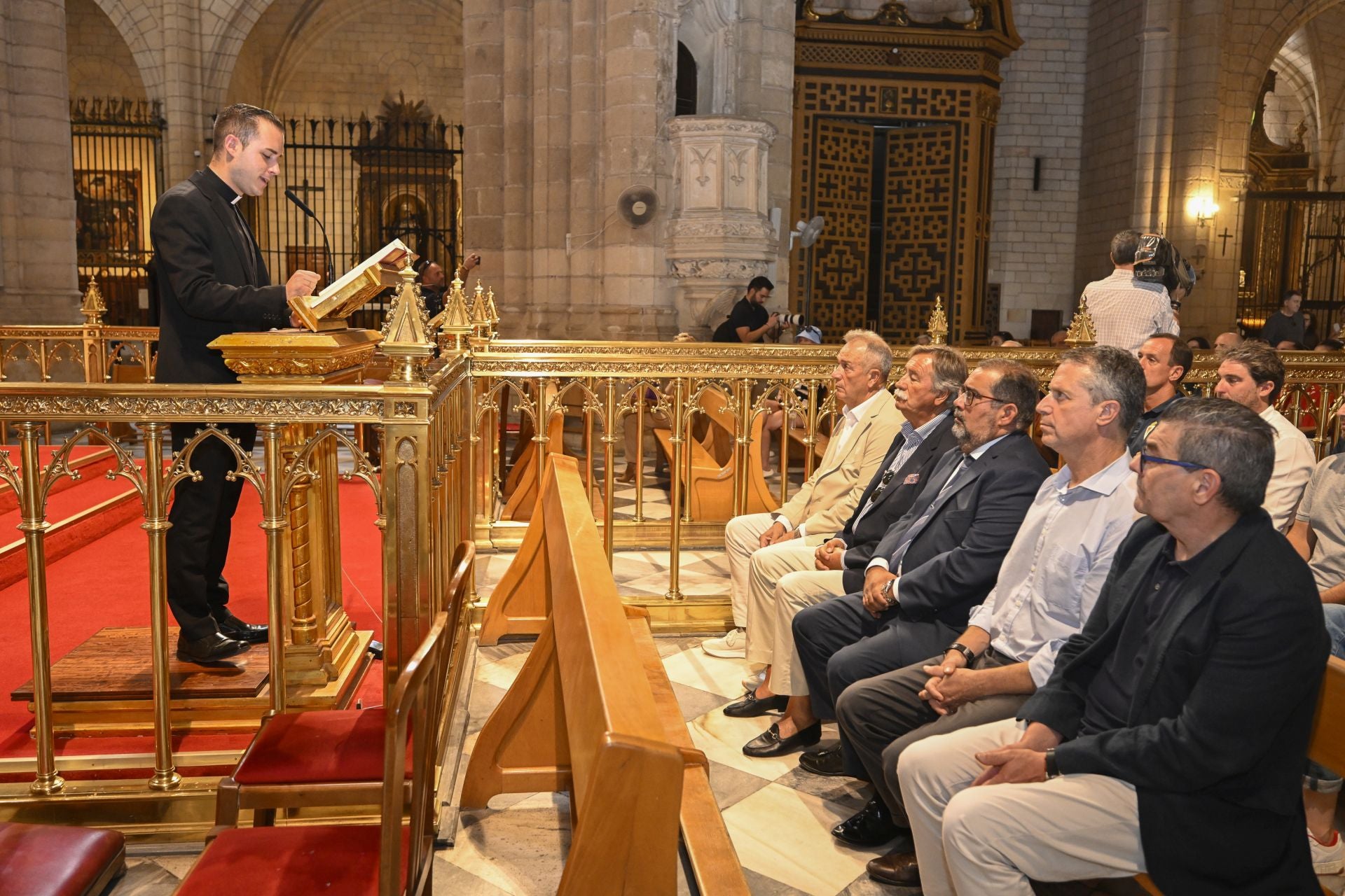 En imágenes, la ofrenda del Real Murcia a La Fuensanta
