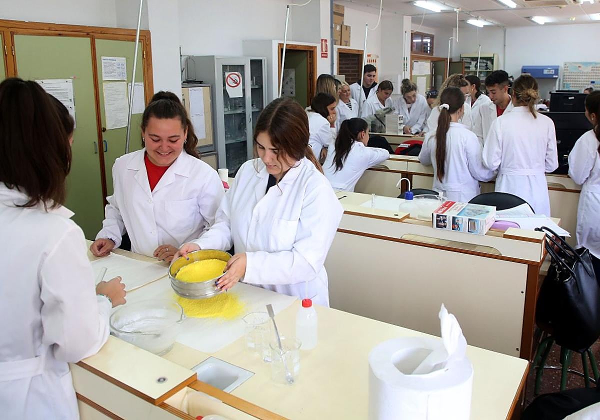 Alumnos de FP de un módulo de Farmacia.