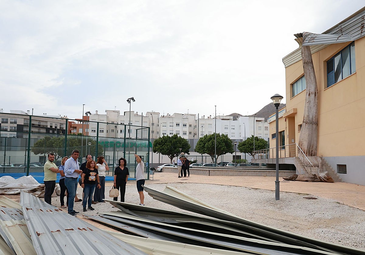 Mazón en su visita a Callosa de Segura para conocer los efectos del reventón húmedo del lunes.