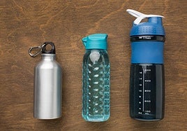 Botellas reutilizables para llevar agua al colegio.