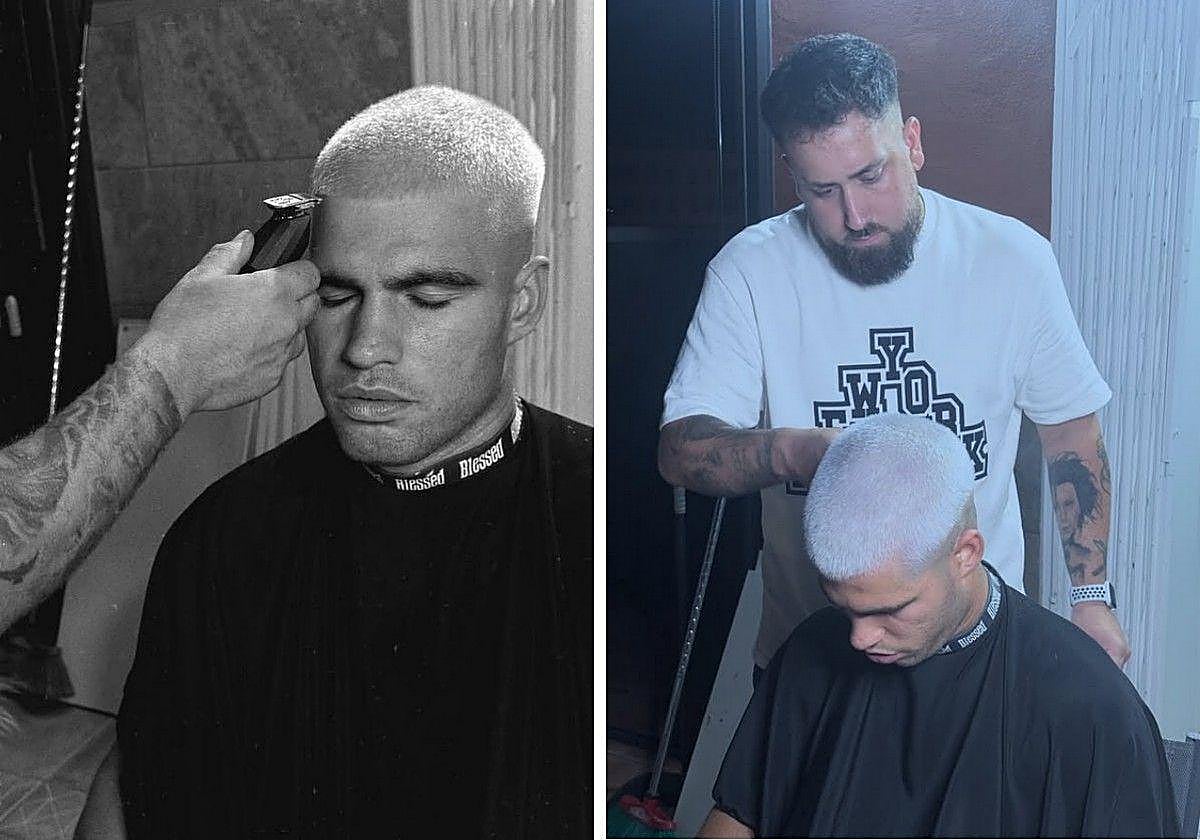 El peluquero de Alcaraz, del Palmar, ultimando el nuevo aspecto del tenista.