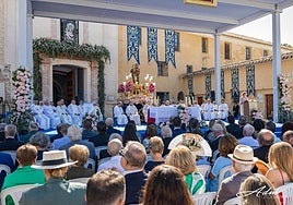 Un momento de la ceremonia religiosa, en San Esteban.