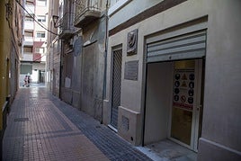 Entrada principal a la casa natal de Isaac Peral, este jueves.