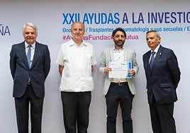 El equipo está liderado por el doctor Alberto Baroja (2º dcha.).