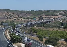 Atasco en la autovía A-7 en La Ñora este viernes por la tarde.