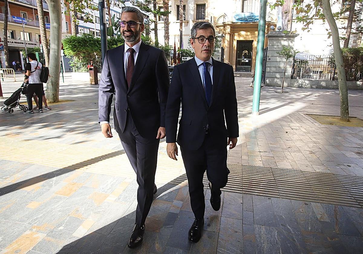 Félix Bolaños y Francisco Lucas, este viernes, en Murcia.