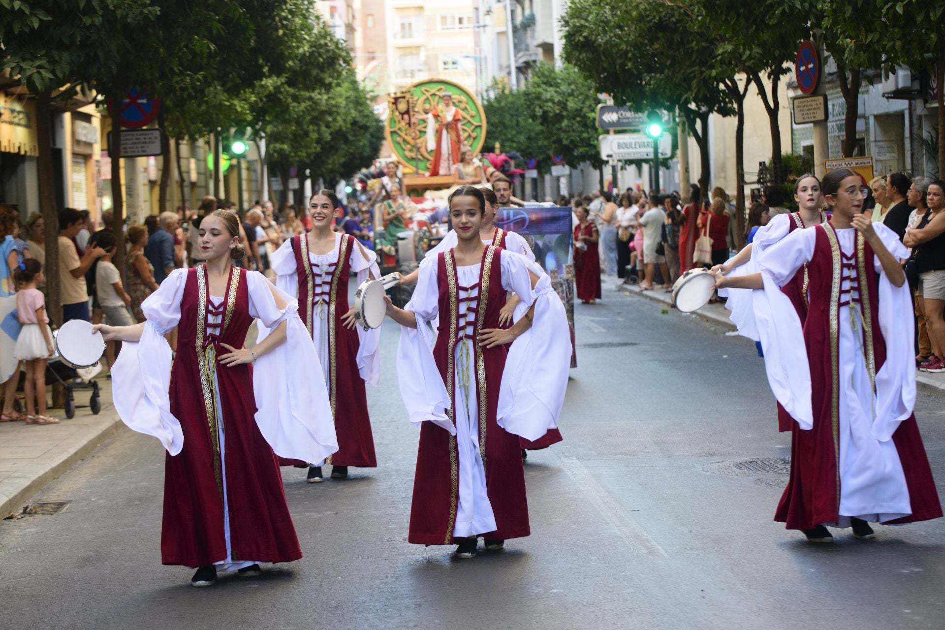 Desfile intantil de Moros y Cristianos en Murcia, en imágenes