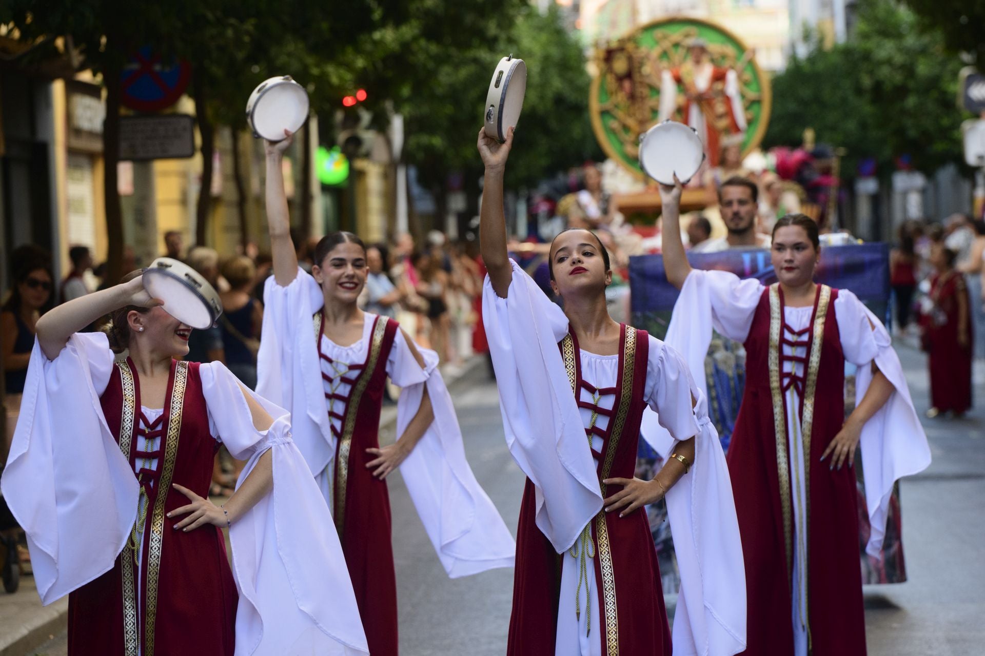 Desfile intantil de Moros y Cristianos en Murcia, en imágenes