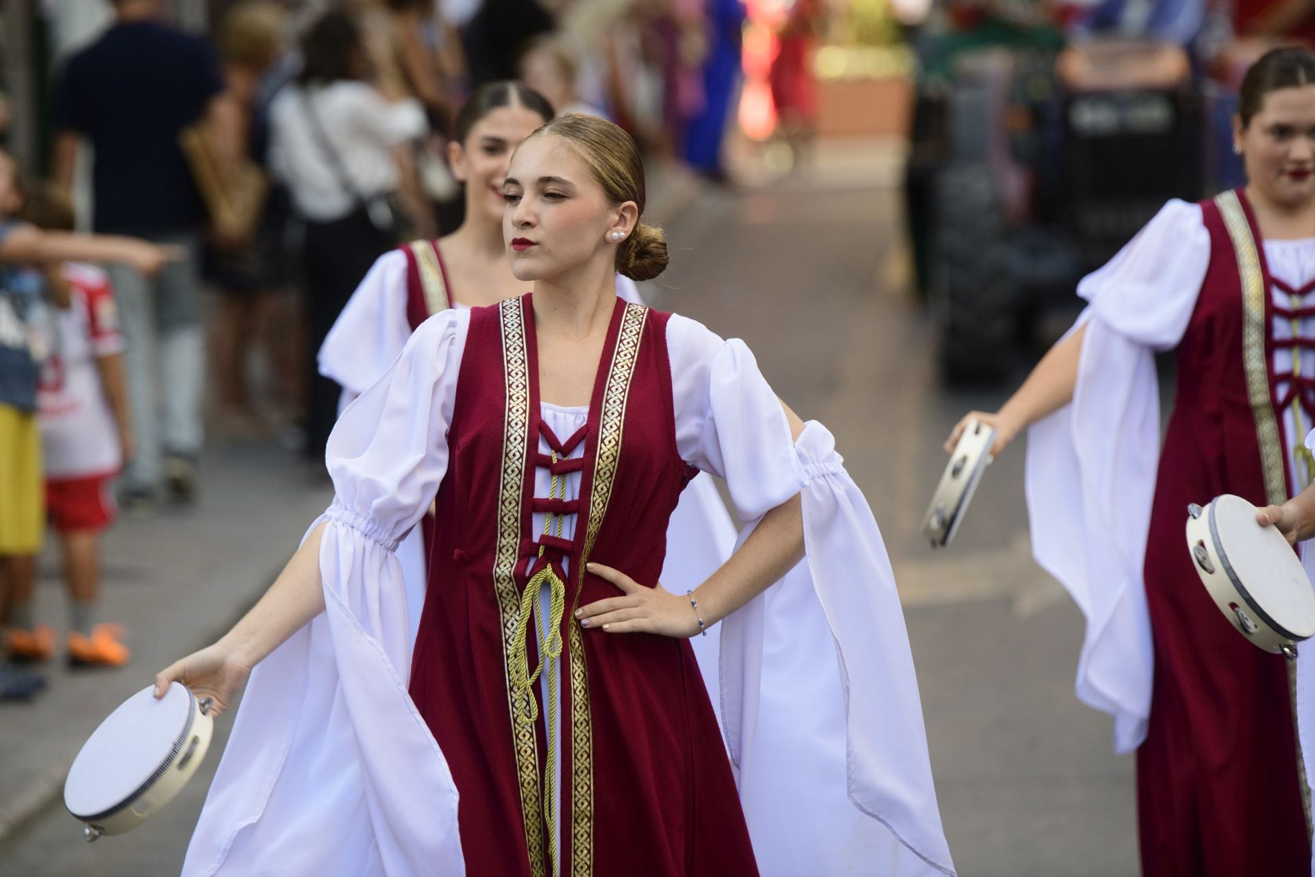 Desfile intantil de Moros y Cristianos en Murcia, en imágenes