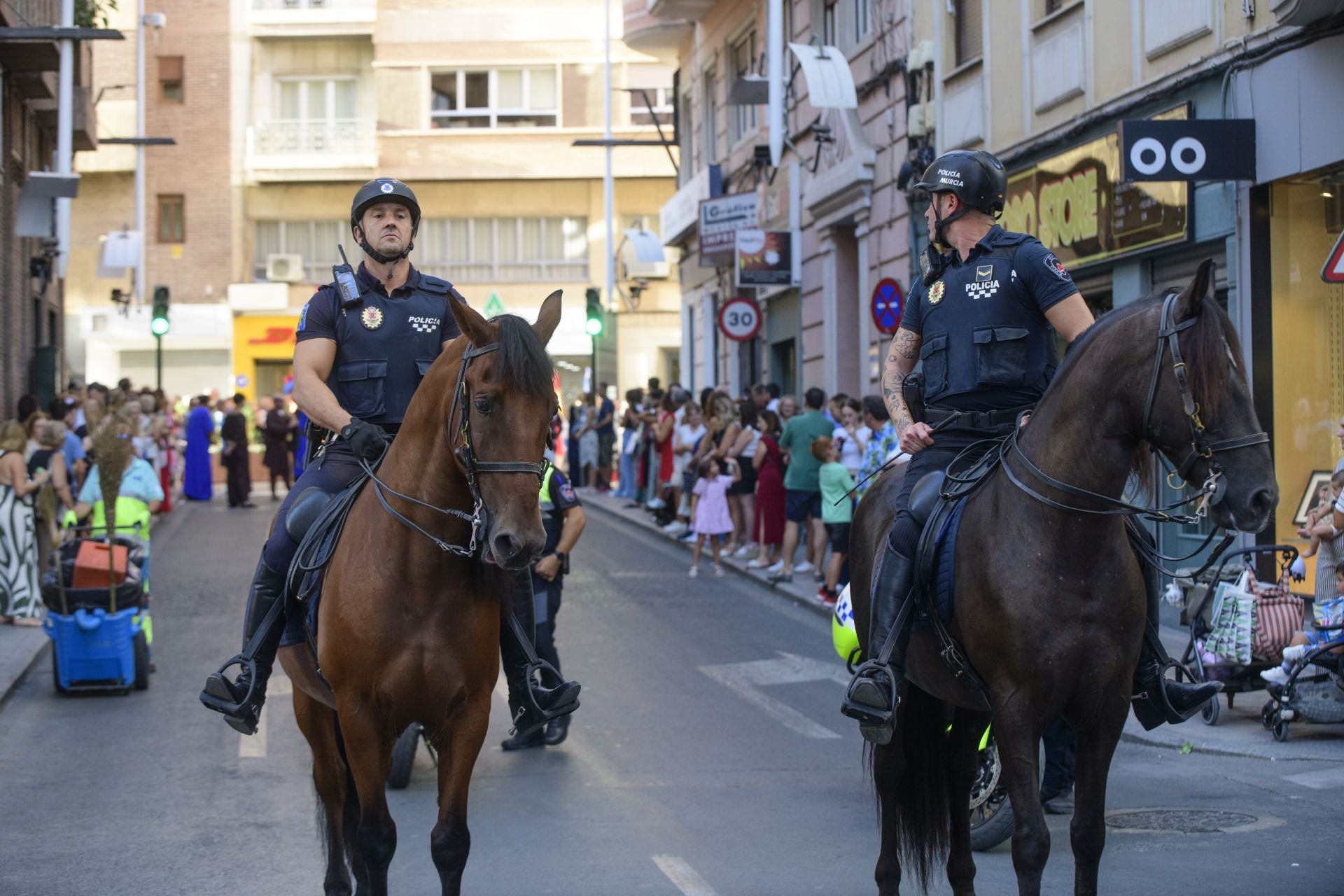 Desfile intantil de Moros y Cristianos en Murcia, en imágenes