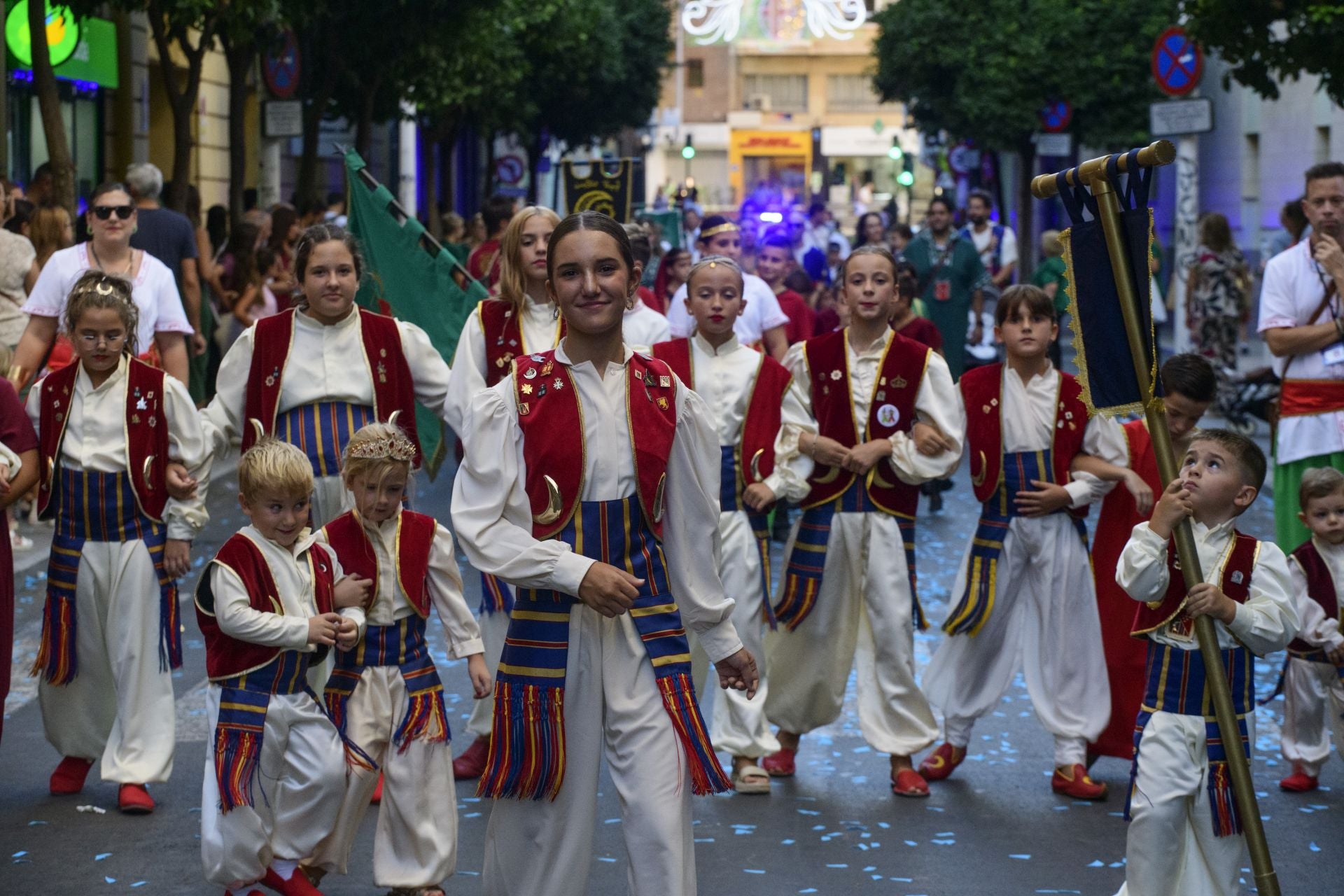 Desfile intantil de Moros y Cristianos en Murcia, en imágenes