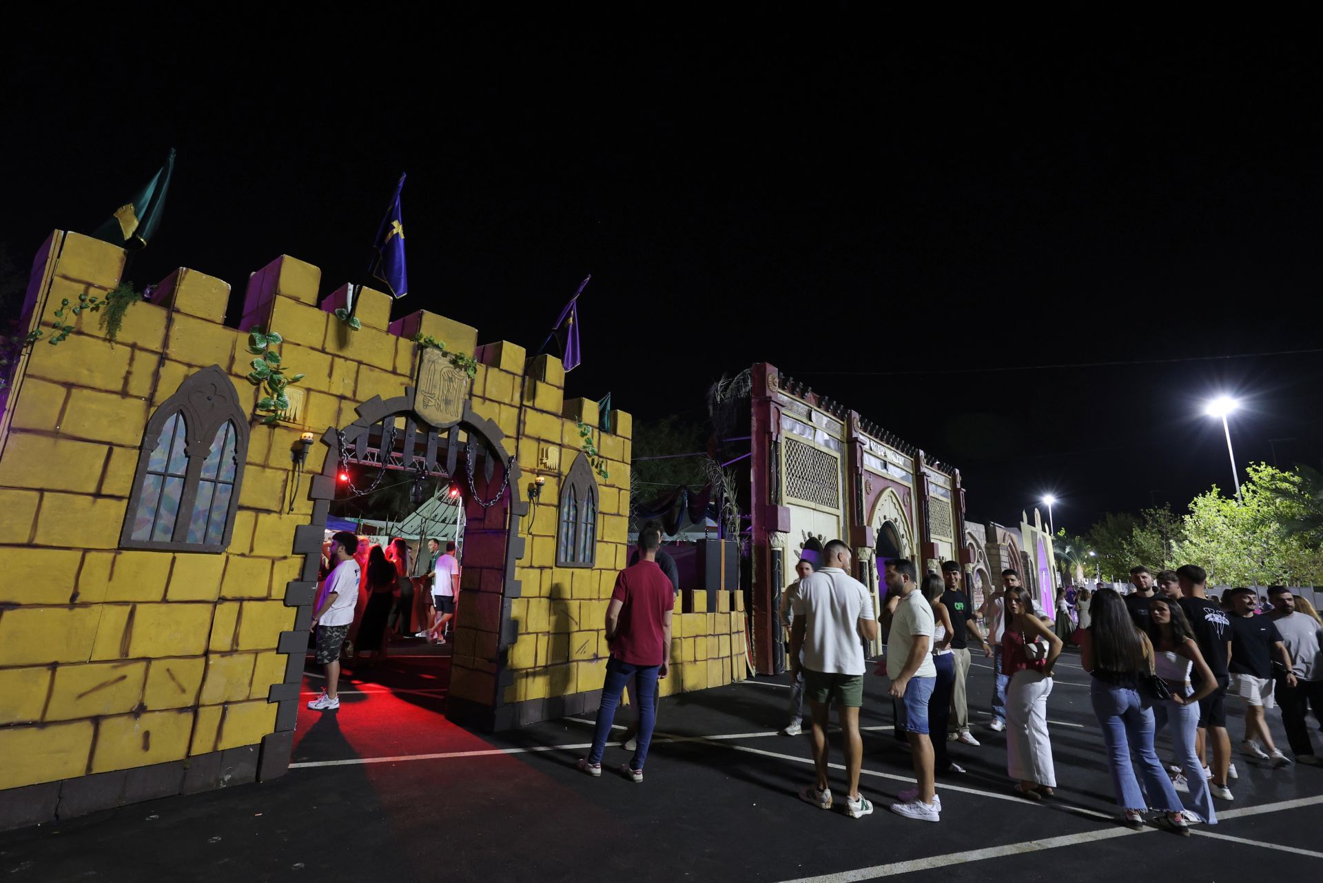 El campamento más internacional de Moros y Cristianos de Murcia, en imágenes