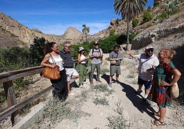 Una de las visitas organizadas por rincones con encanto de Ulea dentro de Murmullo.