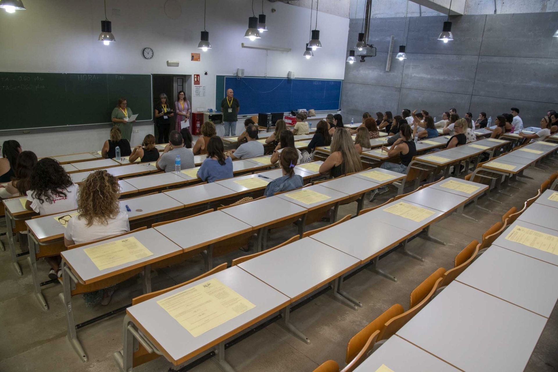 Más de 2.700 opositores optan a un centenar de plazas en Cartagena