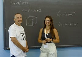 Relevo. José María Gómez, profesor de Matemáticas en el IES Los Albares, de Cieza, se jubila en unos días; Mª Carmen García, profesora de Matemáticas Financieras, empieza el miércoles en el mismo instituto.