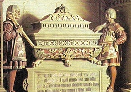 Monumento. La histórica urna que contiene el corazón y las vísceras del Rey Alfonso X, como era su voluntad, en la Catedral de Murcia y que ahora será rehabilitada.