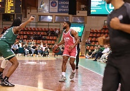Un momento del partido que ha enfrentado al CSP Limoges y al UCAM.