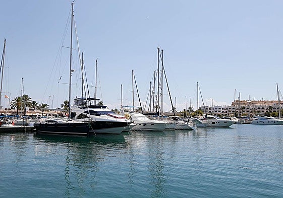 Embarcaciones atracadas en el puerto deportivo Tomás Maestre.