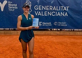Vuelve a disfrutar. Alba Rey, con el título de campeona en Denia.