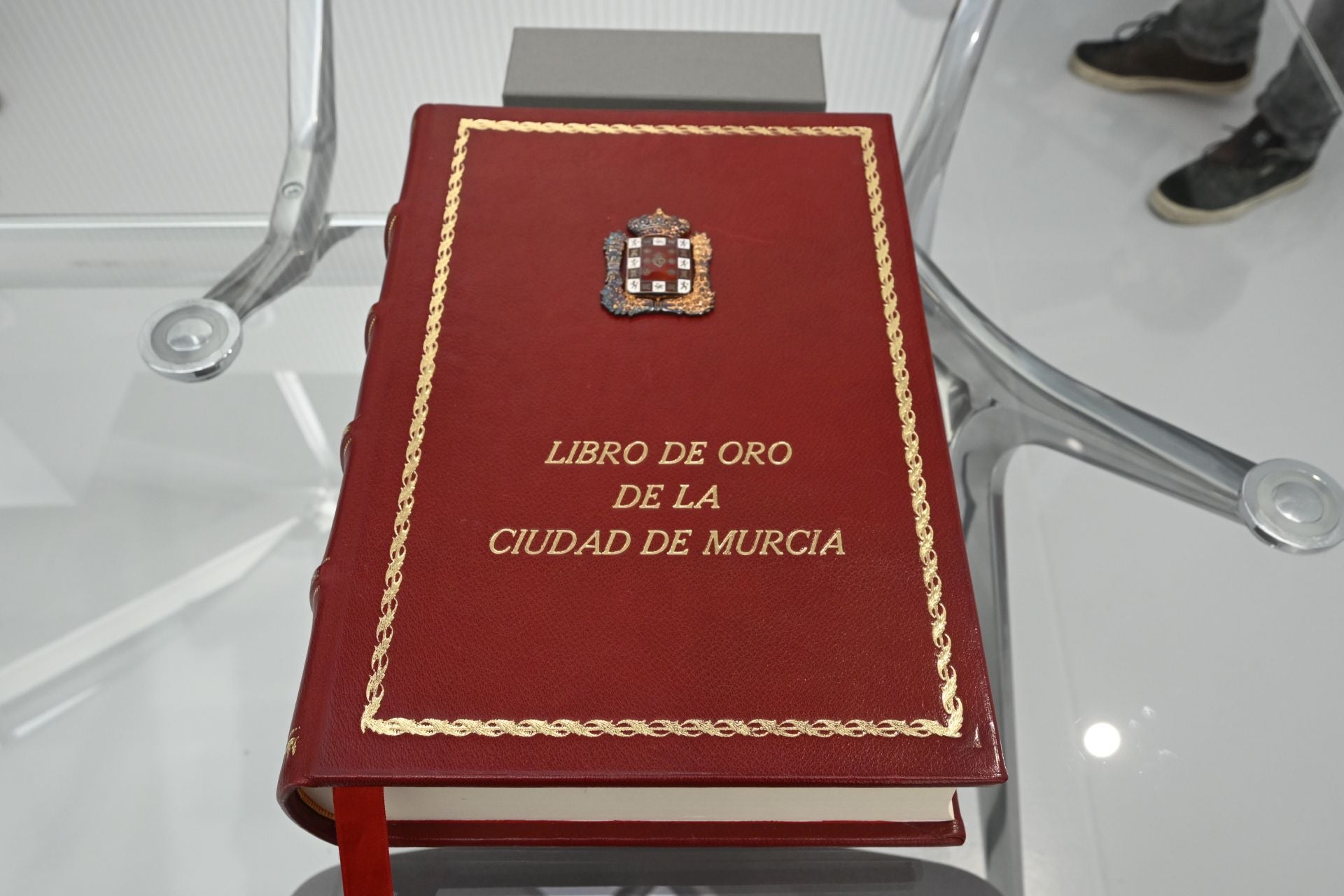 La visita a la Cárcel Vieja de Murcia del artista internacional Jaume Plensa, en imágenes