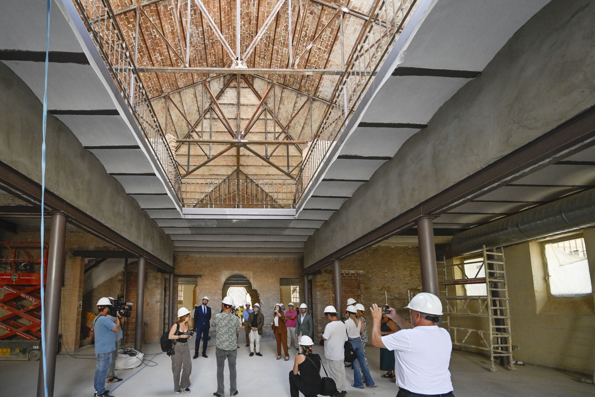 La visita a la Cárcel Vieja de Murcia del artista internacional Jaume Plensa, en imágenes
