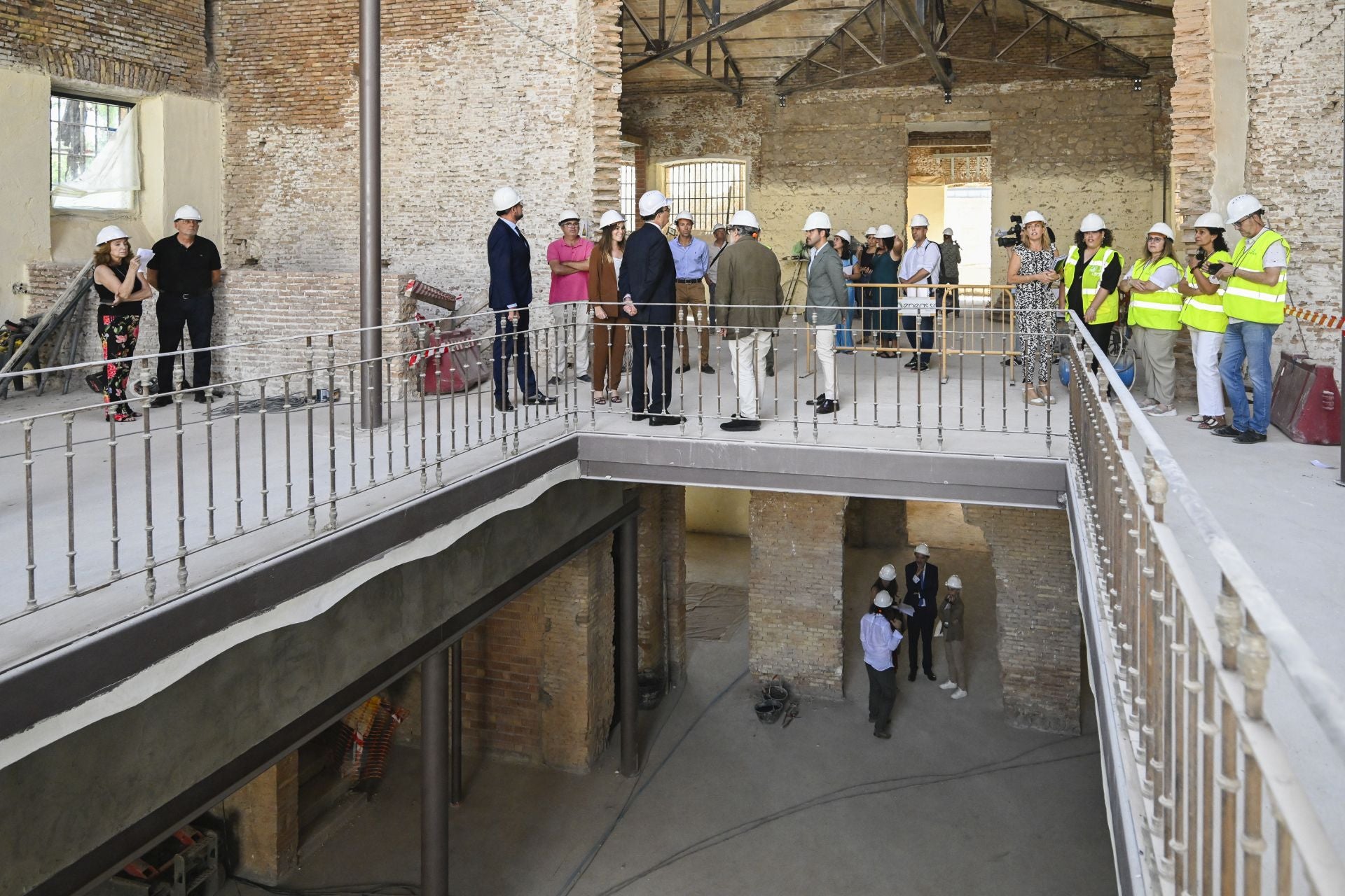 La visita a la Cárcel Vieja de Murcia del artista internacional Jaume Plensa, en imágenes